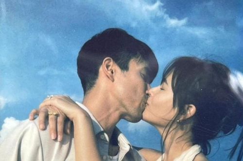 Tài tử số 1 đất Thái cầu hôn bạn gái ngọc nữ sau hơn 1 thập kỷ bên nhau, cả làng giải trí chúc mừng