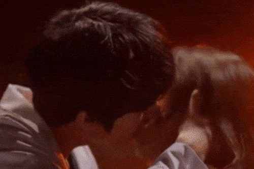 Hóa ra cảnh hôn trên phim Hàn đã 'qua mặt' khán giả thế này