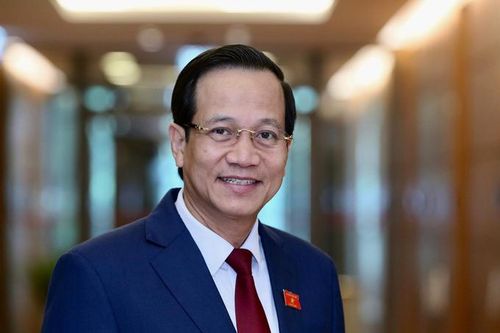 Bộ trưởng Đào Ngọc Dung và Hầu A Lềnh trả lời chất vấn