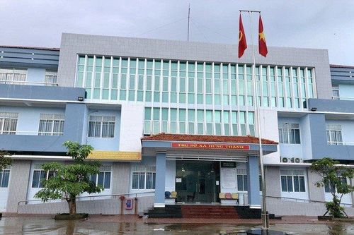 Chủ tịch xã gửi đơn nghỉ việc qua bưu điện rồi... nghỉ luôn