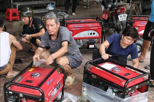 Người dân đổ xô mua máy phát điện, quạt tích điện, Quản lý thị trường Hà Nội hỏa tốc kiểm tra hàng hóa