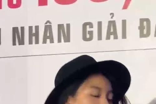 Nhan sắc cam thường của bé Suti nhà Thúy Hạnh gây choáng