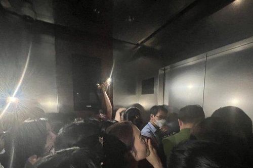 Vụ thang máy tòa nhà cao nhất Hà Nội dừng đột ngột vì mất điện: Cô gái sợ hãi kể lại giây phút mắc kẹt