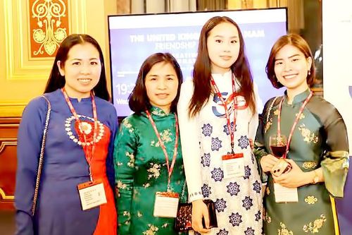 Cô thủ lĩnh nhỏ và 'ngân hàng CV'