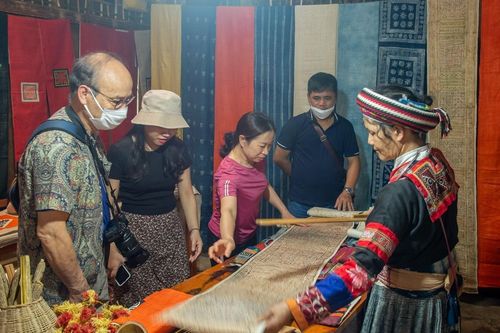 Hà Giang: Độc đáo nghề se lanh dệt vải của người Mông ở Lùng Tám