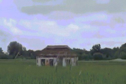 Xe tăng 'hóa' ngôi nhà, chạy băng băng ở Bakhmut