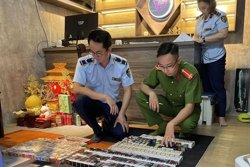 Hà Nội: Liên tiếp tạm giữ hàng trăm sản phẩm thuốc lá điện tử nhập lậu