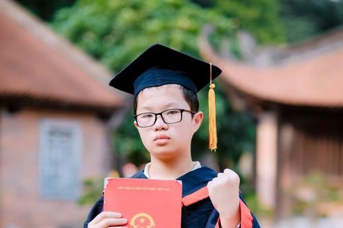 Đỗ 3 trường chuyên, thủ khoa Chuyên Sư phạm đạt 2 điểm 10 Toán tuyệt đối