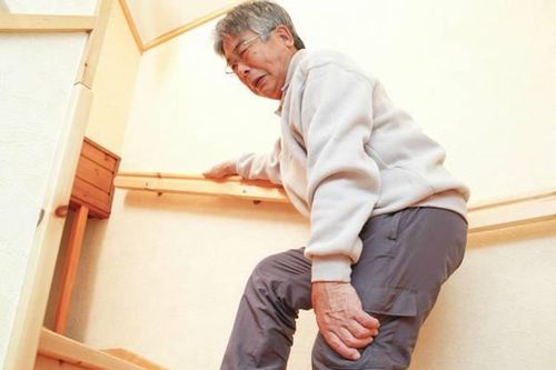 Tuổi 50 cố làm 5 điều này chẳng khác nào 'hành hạ' xương khớp