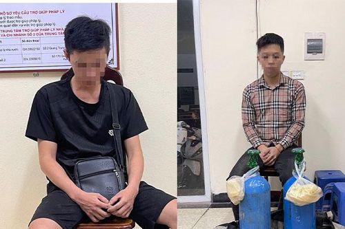 Chặn giữ 2 'shipper' đang trên đường vận chuyển bình 'khí cười' cho khách