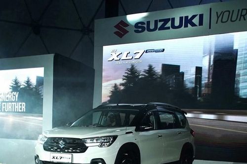 Cận cảnh Suzuki XL7 Hybrid 2023 vừa ra mắt tại Đông Nam Á