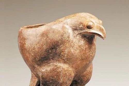 Ông lão nhặt được hũ gốm, mang về 'làm chậu cho gà ăn', ai ngờ là bảo vật vô giá