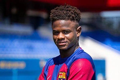 Barcelona mua tân binh đầu tiên với giá rẻ mạt