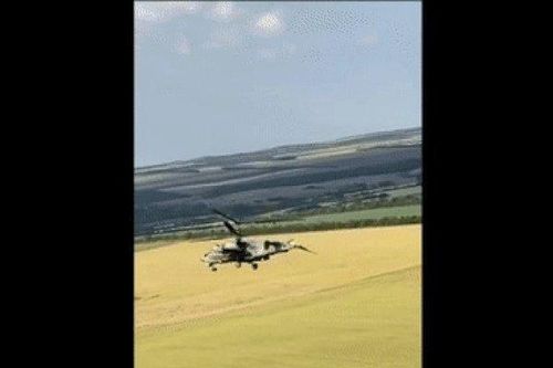 Trực thăng 'cá sấu' Ka-52 của Nga gãy nát đuôi vẫn bay về căn cứ