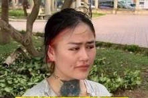 Thảm họa 'bơi bể cá' Ngân Baby gây chú ý khi tiết lộ thu nhập