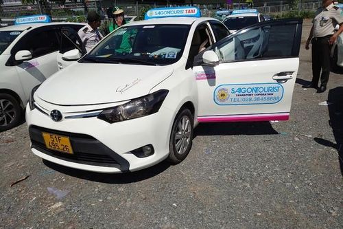Dừng hoạt động taxi của Saigon Taxi và Sài Gòn Tourist tại sân bay quốc tế Tân Sơn Nhất