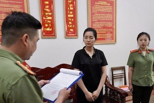 Truyền bá văn hóa phẩm đồi trụy, một cô gái trẻ bị khởi tố