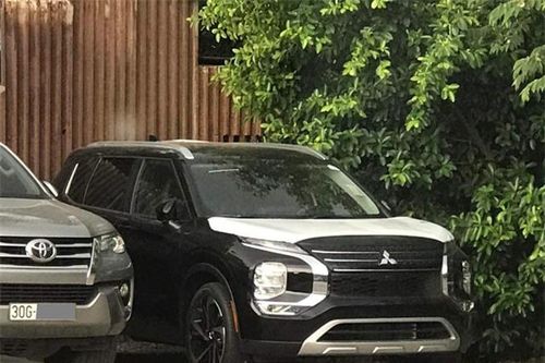 Mitsubishi Outlander 2023 lần đầu xuất hiện ở Việt Nam: Khác hoàn toàn đời cũ, vòm bánh xe tiết lộ xuất xứ