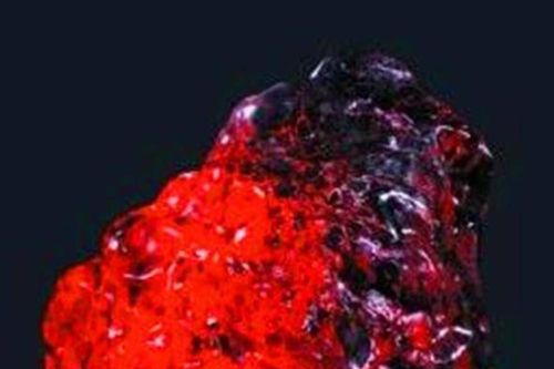 Bỏ ra 11 tỷ mua viên đá, cô gái sốc nặng khi biết giá trị thực của món đồ