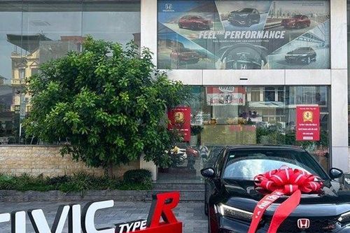 Honda Civic Type R màu đen đầu tiên xuất hiện tại Hà Nội