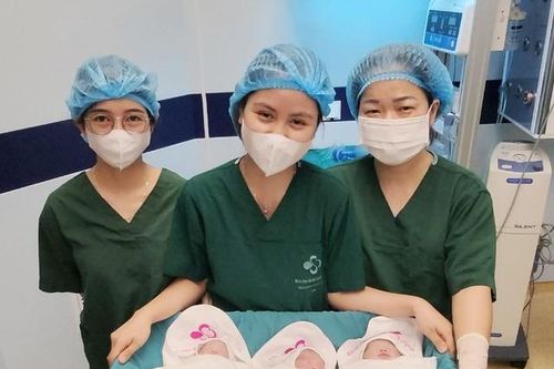 Sản phụ mang 3 thai tự nhiên rất hiếm gặp