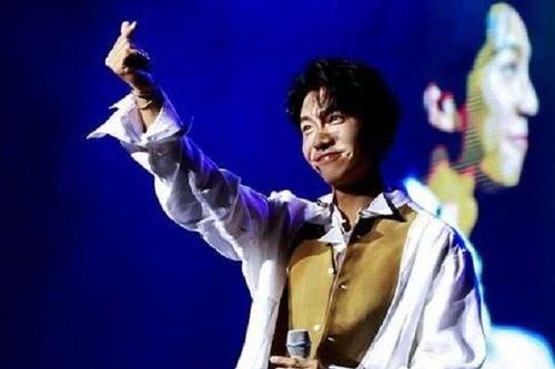 'Chàng rể quốc dân' Lee Seung Gi sau khi cưới: Concert ế vé