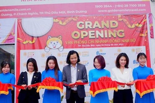 Cơn mưa quà tặng ngày khai trương chi nhánh Golden Smile Đông Nam Bộ