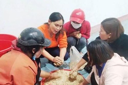 Phụ nữ đồng bào thiểu số với mô hình vi sinh bản địa