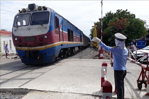 Cấp bách nâng cấp đường ngang để đảm bảo an toàn chạy tàu