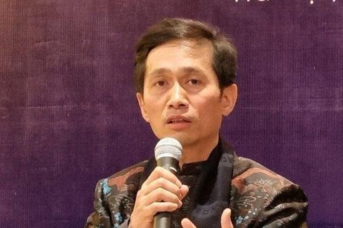 Ông Nguyễn Đỗ Lăng và những lần đeo khăn tím tuyên bố 'gồng lãi' cổ phiếu 'họ Apec'