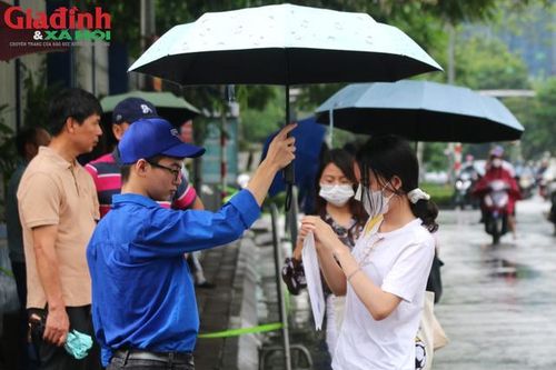 Xác định 2 thí sinh để lộ đề thi môn Ngữ văn và môn Toán