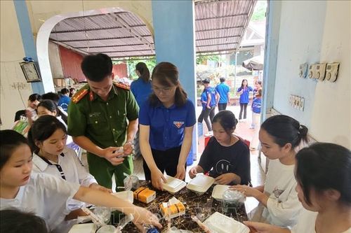 Những suất cơm miễn phí cho thí sinh có hoàn cảnh khó khăn