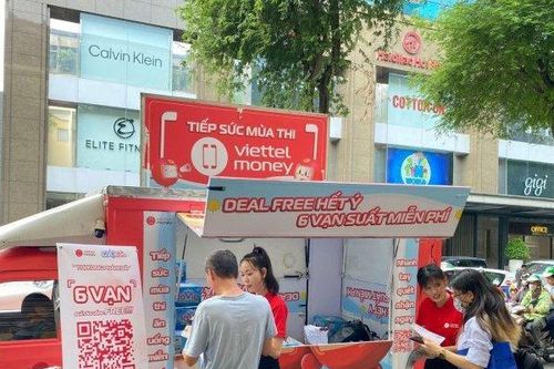 Thi THPT 2023: Tiếp nước, tiếp sức mạnh cùng những chuyến xe