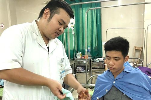 Bệnh viện Đa khoa Ninh Bình phẫu thuật thành công bệnh nhân bị đứt gân ngón tay