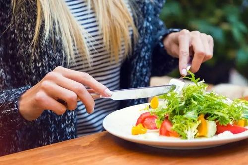 Loại vi khuẩn dễ nhiễm phải khi ăn đồ sống