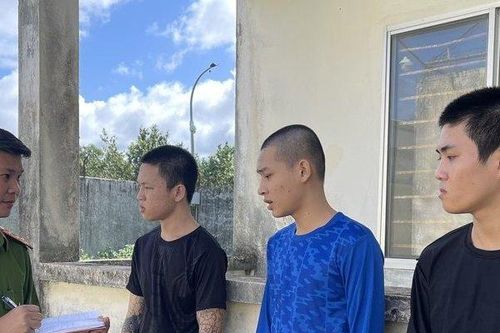 Khởi tố 3 đối tượng dùng dao cướp 380 ngàn đồng để mua rượu nhậu