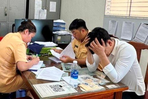 Huế: Tài xế quay đầu xe taxi trên cầu Trường Tiền và cái kết