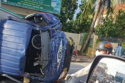 Xe tải va chạm xe máy đi ngược chiều khiến 2 người tử vong