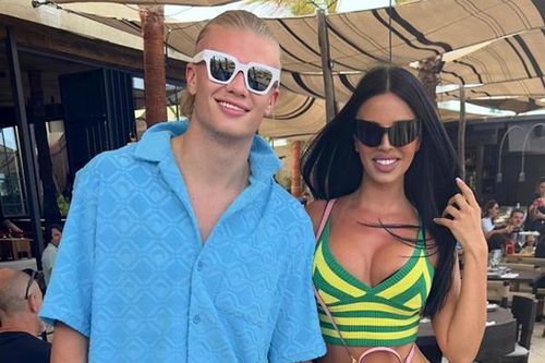 Haaland hí hửng bên người mẫu 'nóng bỏng nhất World Cup'