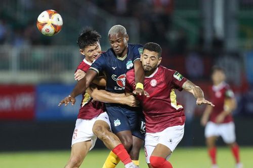 Vòng 13 V.League: 3 xuôi, 2 ngược…