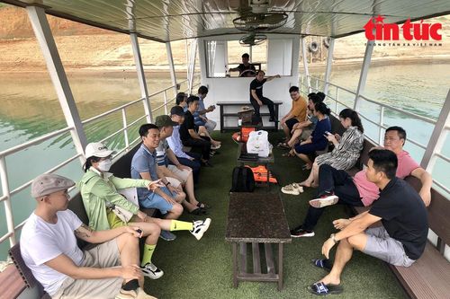 Vẻ đẹp thơ mộng của hồ Thác Bà