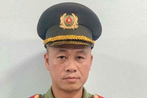 Đại úy công an lao xuống hồ cứu cháu bé 8 tuổi bị đuối nước