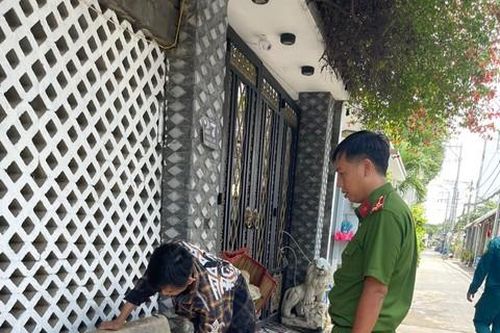 Bài 1: Lợi dụng đêm khuya xịt sơn quảng cáo trang web cá độ bóng đá