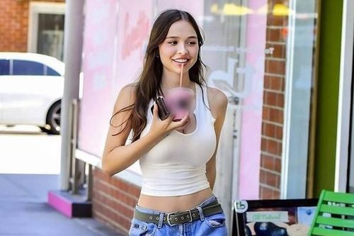 Khéo khoe 'điểm vàng' cơ thể, gái xinh người Mỹ làm netizen 'đứng hình'