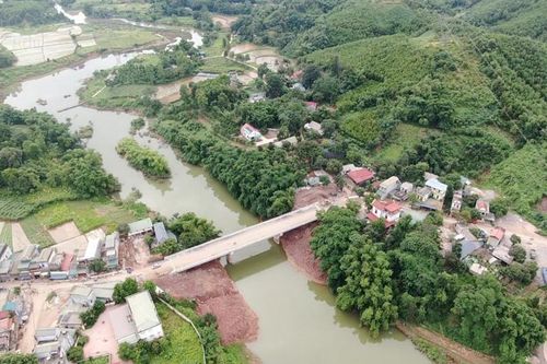 Người dân vùng cao Hòa Bình háo hức chờ ngày cầu 40 tỉ hoàn thành