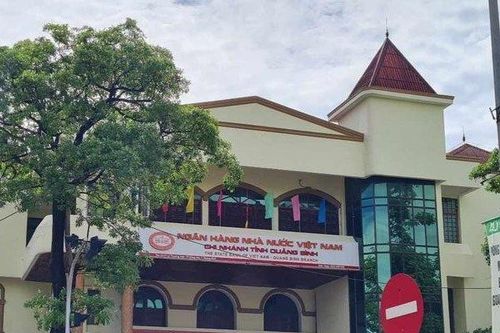 Giám đốc Ngân hàng nhà nước chi nhánh Quảng Bình bất ngờ xin nghỉ hưu