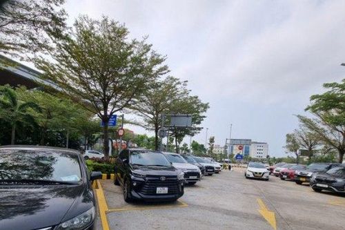 Tin tức 24h qua: Hành động bất ngờ của nhân viên vệ sinh sân bay Đà Nẵng khi nhặt được điện thoại của du khách