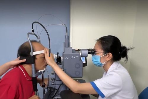 Bệnh viện Mắt Hà Nội 2 giới thiệu Quỹ Mắt Sáng 2023 tại Hội nghị Dịch kính võng mạc