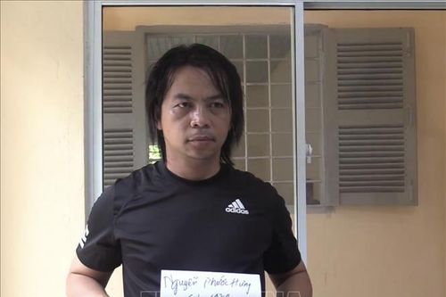 Tạm giữ 14 đối tượng đá gà có tàng trữ vũ khí