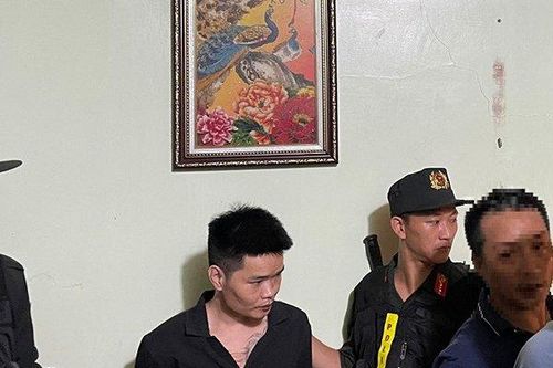 Bắt đối tượng tàng trữ ma túy, súng và hàng trăm viên đạn